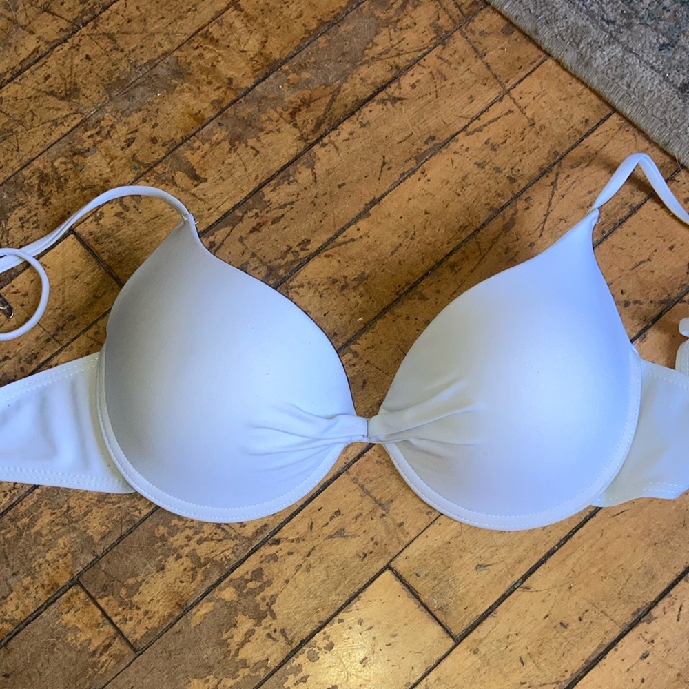 White Bikini with Smooth Fabric and Adjustable Straps